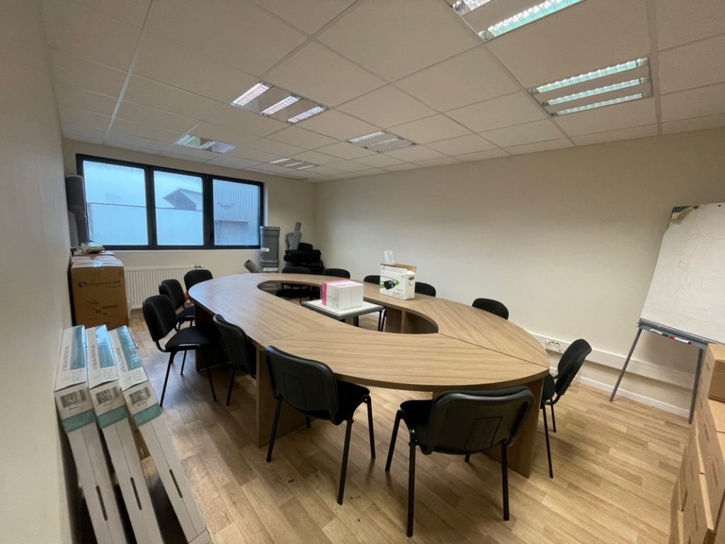 To let – 700 m² business premises in the Marcel Doret Business Park in Calais (62)