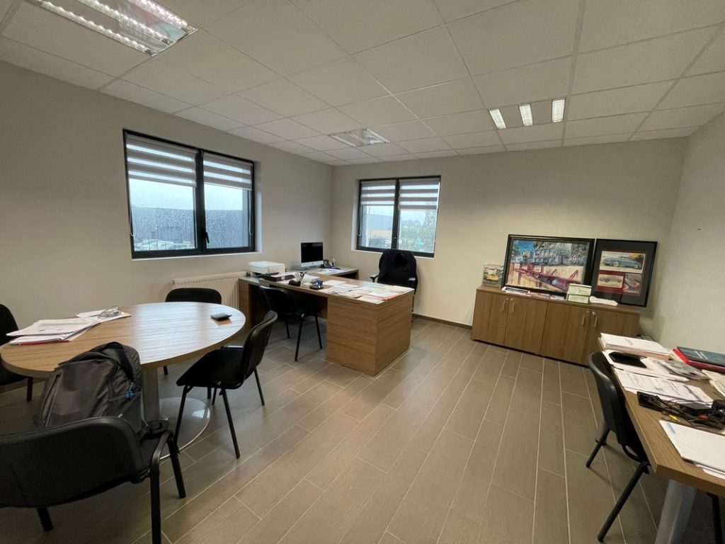 To let – 700 m² business premises in the Marcel Doret Business Park in Calais (62)