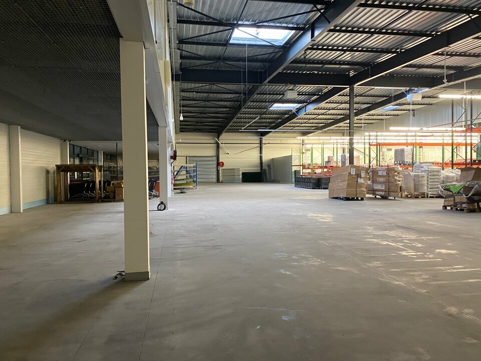 To let – 1,400 m² of divisible business premises in the commune of Lux, Saône-et-Loire (71)