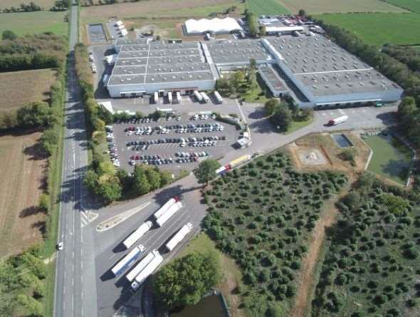 To let – business premises ranging from 4,120 to 31,556 m² near Niort