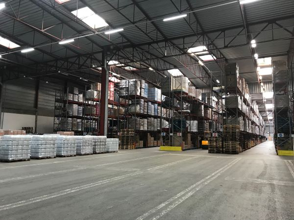 To let – business premises ranging from 4,120 to 31,556 m² near Niort