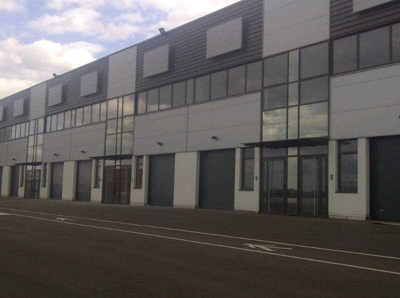To let – divisible business premises ranging from 351 m² to 702 m² in Saint-Denis