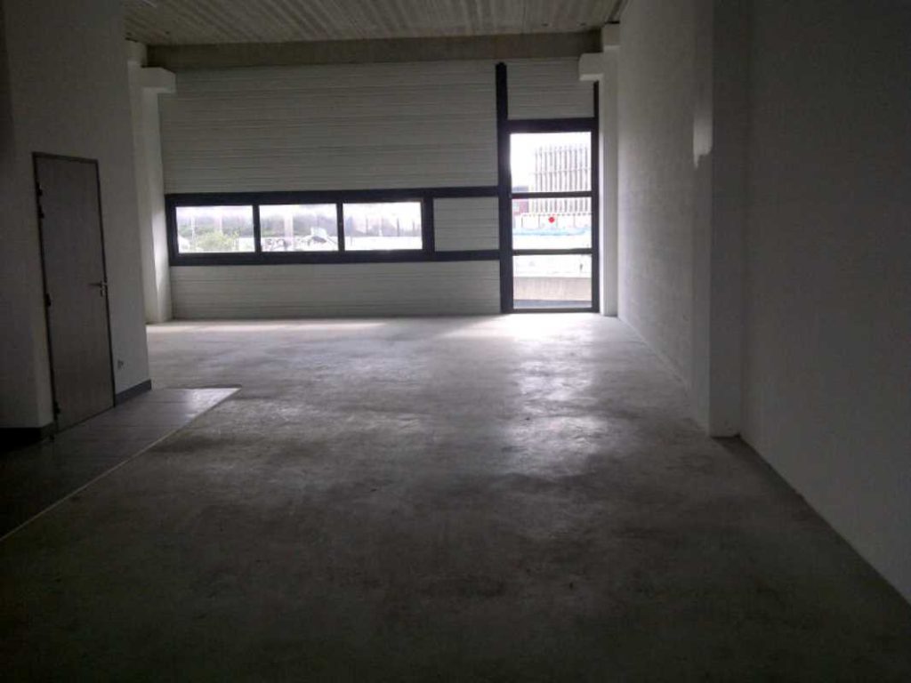 To let – divisible business premises ranging from 351 m² to 702 m² in Saint-Denis