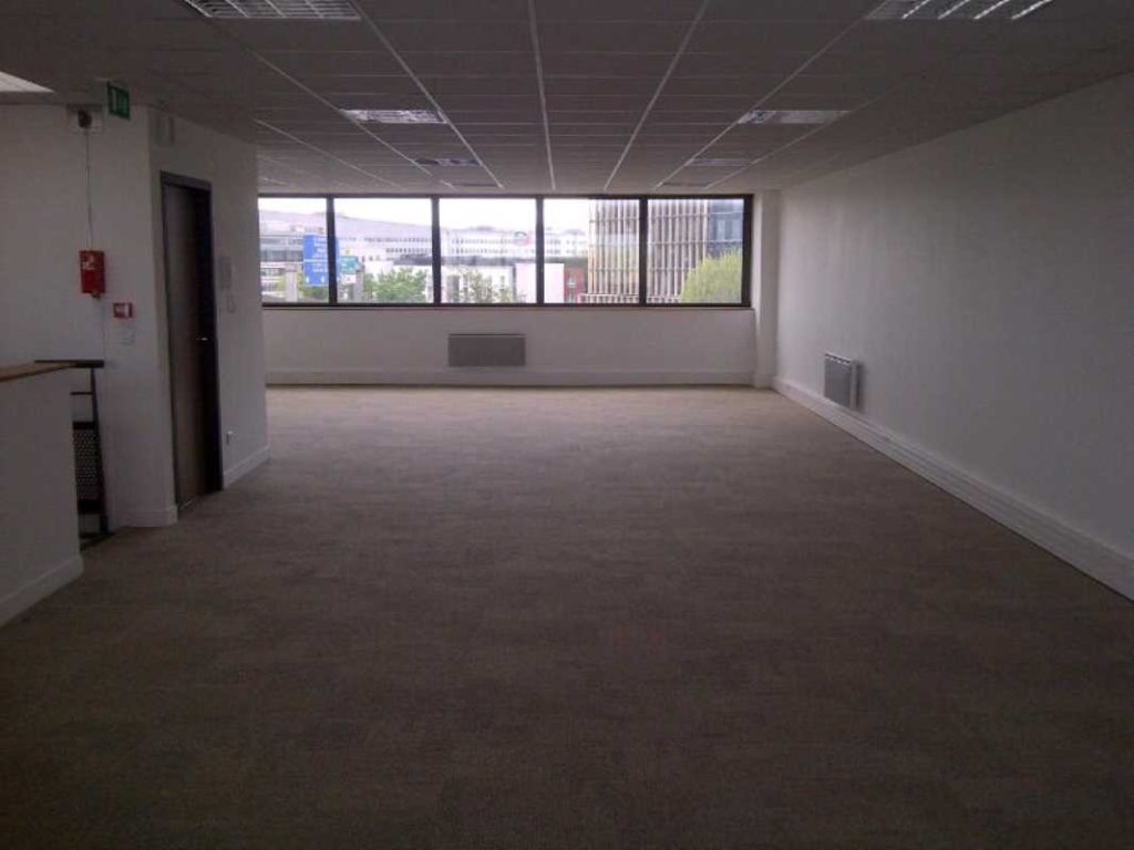 To let – divisible business premises ranging from 351 m² to 702 m² in Saint-Denis
