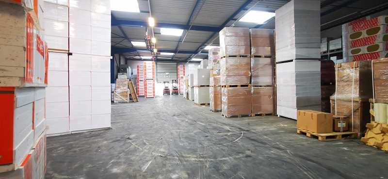 To let – divisible business premises ranging from 929 m² to 2,000 m² in Chelles, near Paris (77)