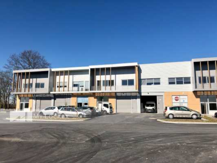 To let – divisible business premises ranging from 96 m² to 5,627 m² in Frépillon
