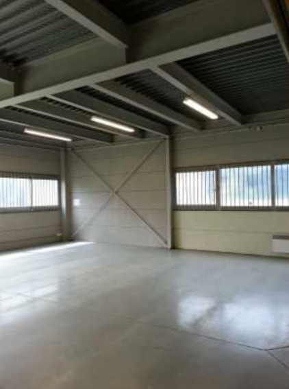 To let – non-subdivisible business premises of 440 m² in Neuilly-Plaisance (93)