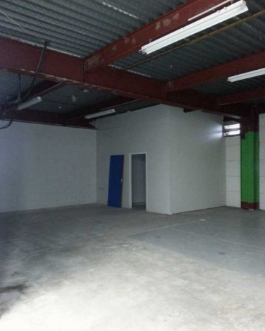To let – non-subdivisible business premises of 440 m² in Neuilly-Plaisance (93)