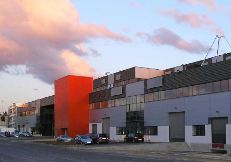 To let – non-subdivisible business premises of 469 m² in Saint-Denis