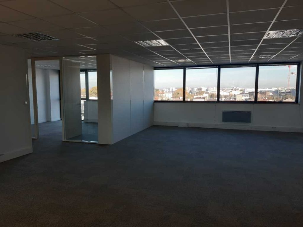To let – non-subdivisible business premises of 469 m² in Saint-Denis