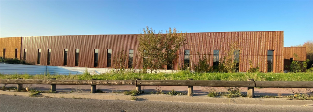 To let – non-subdivisible business premises of 570 m² in Taverny
