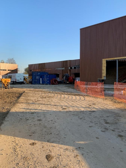 To let – non-subdivisible business premises of 570 m² in Taverny