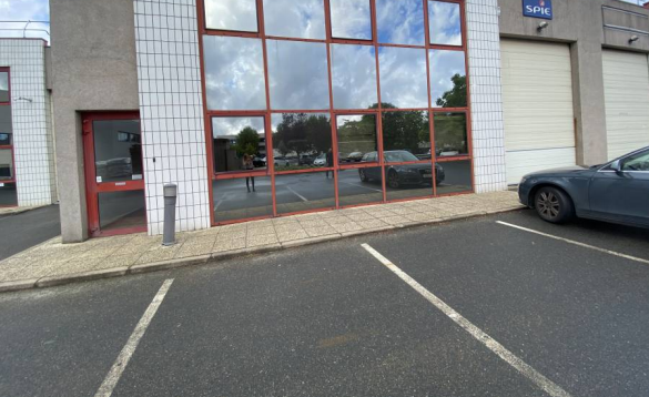 To let – non-subdivisible business premises of 578 m² in Herblay (95)