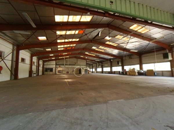 To let – 5,270 m² of storage space in La Couronne