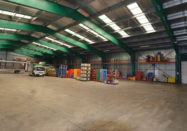 To let – 2,400 m² of industrial premises in Peyre-en-Aubrac, Lozère