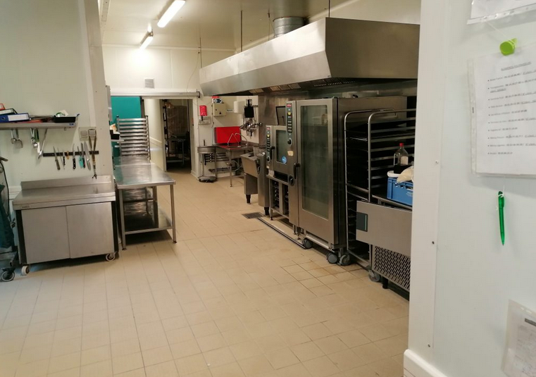 To let or for sale – 640 m² agri-food building in Vic-Fezensac, in the Gers