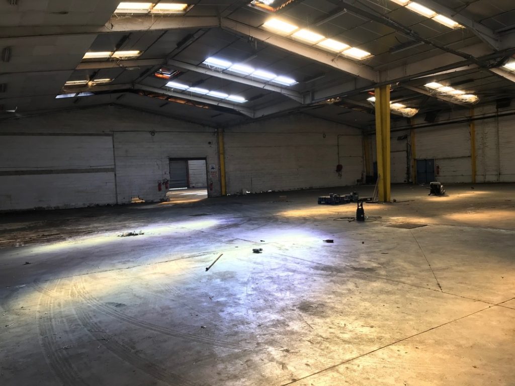 To let or for sale – 2,400 m² industrial warehouse in Calais – Pas-de-Calais (62)