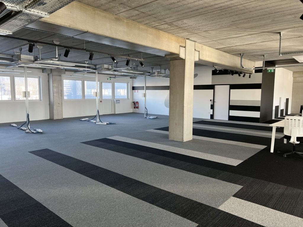 To let or for sale – 650 m² offices, divisible from 250 m², in Calais (62)