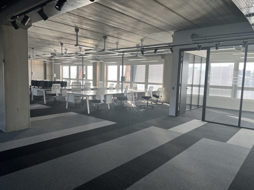To let or for sale – 650 m² offices, divisible from 250 m², in Calais (62)