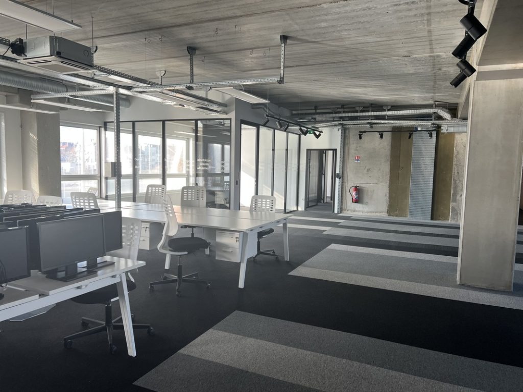 To let or for sale – 650 m² offices, divisible from 250 m², in Calais (62)