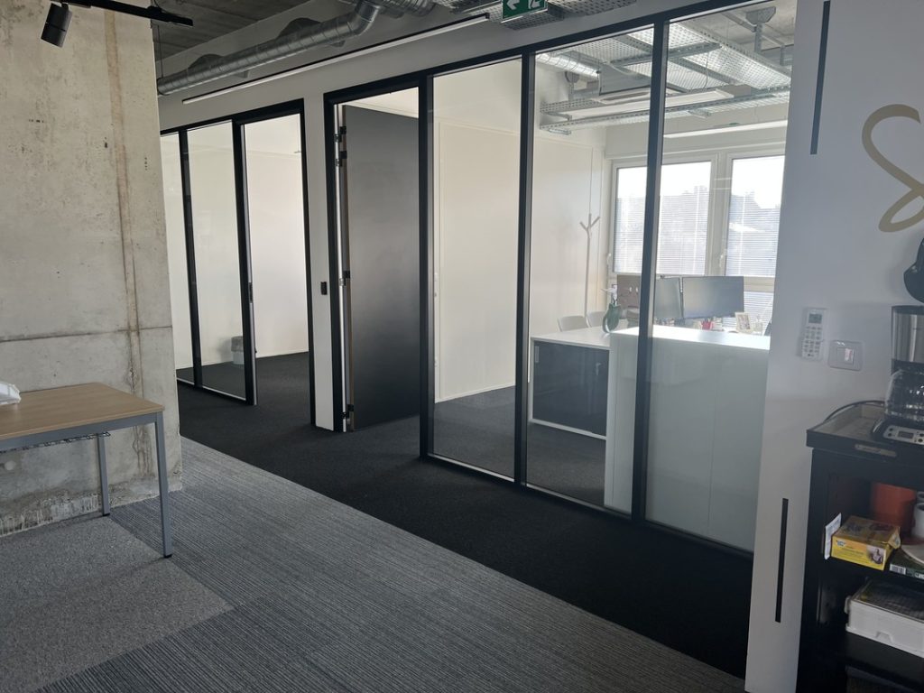 To let or for sale – 650 m² offices, divisible from 250 m², in Calais (62)