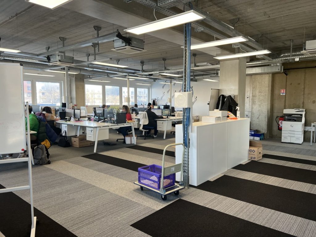 To let or for sale – 650 m² offices, divisible from 250 m², in Calais (62)