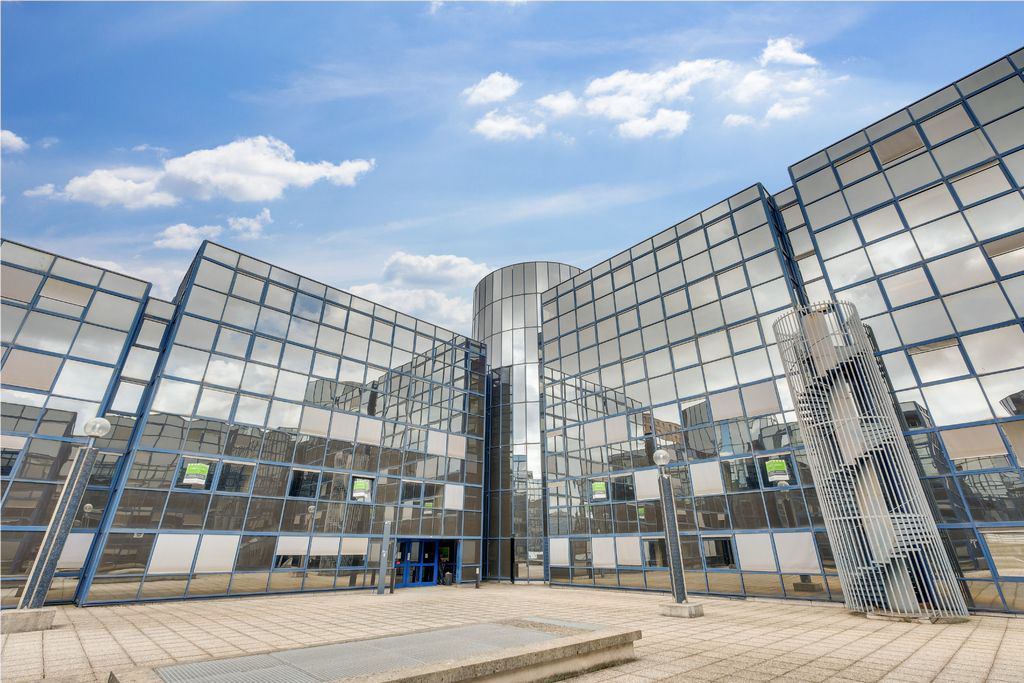 For sale / To let – divisible offices ranging from 151 m² to 3,032 m² in Noisy-le-Grand