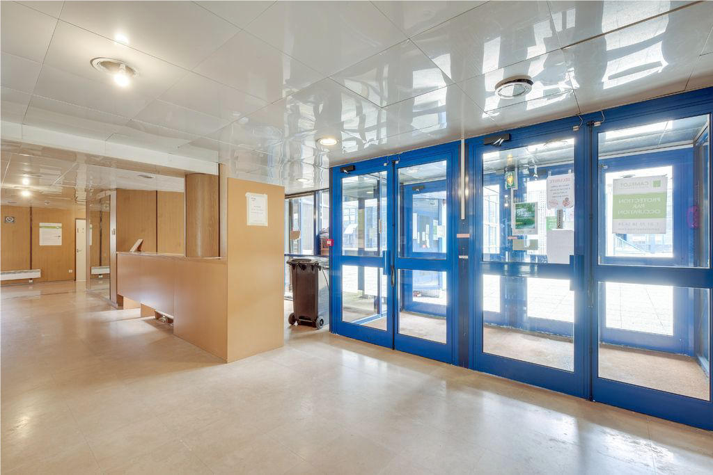 For sale / To let – divisible offices ranging from 151 m² to 3,032 m² in Noisy-le-Grand