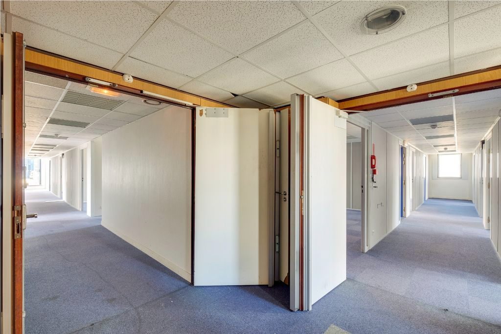 For sale / To let – divisible offices ranging from 151 m² to 3,032 m² in Noisy-le-Grand