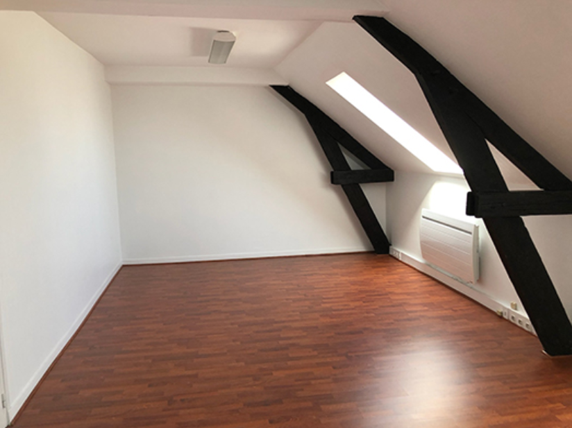 For sale – 2,200 m² of offices in Calais