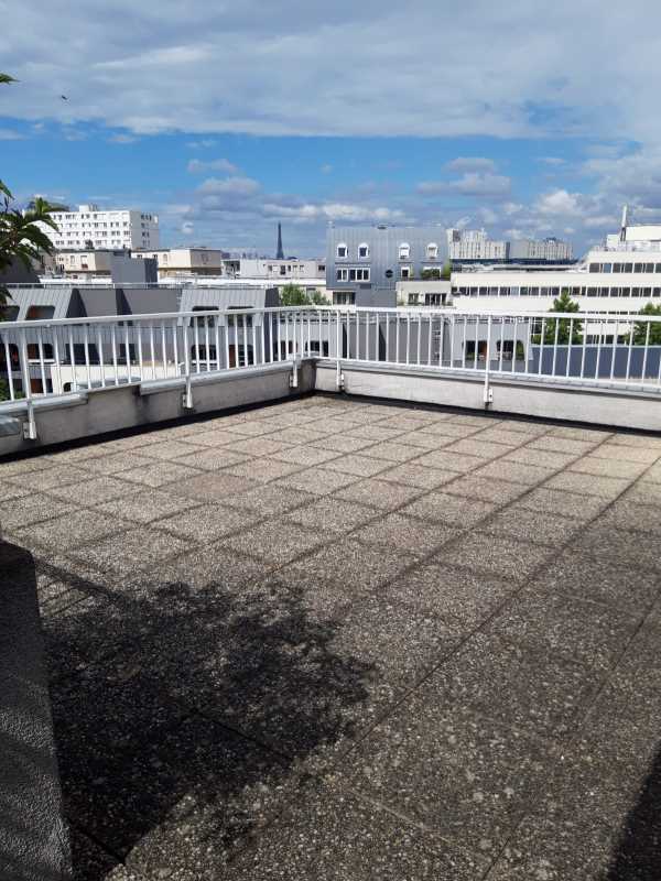For sale – non-subdivisible offices covering 1,065 m² in Issy-les-Moulineaux, near Paris (92)