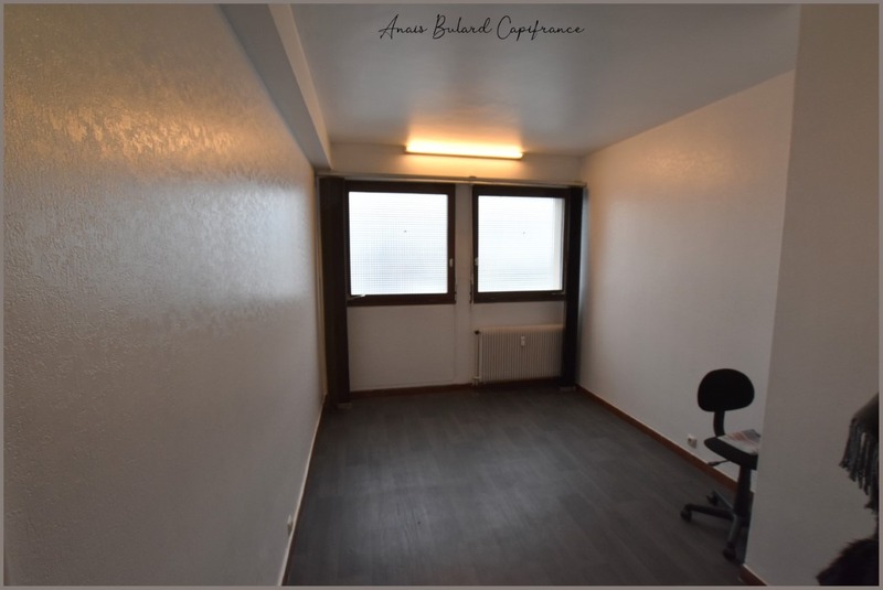 For sale – non-subdivisible offices measuring 109 m² in Montbéliard (25)