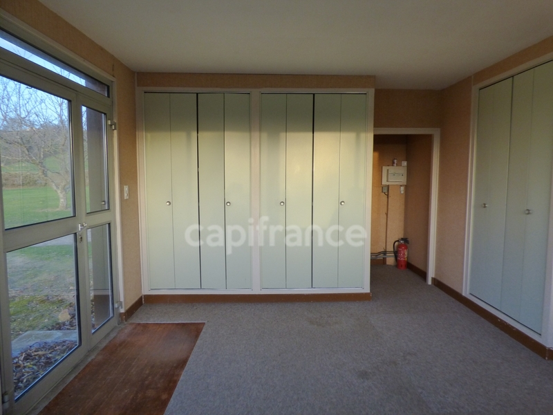 For sale – 900 m² non-divisible warehouse in Marcigny, near Mâcon (71)