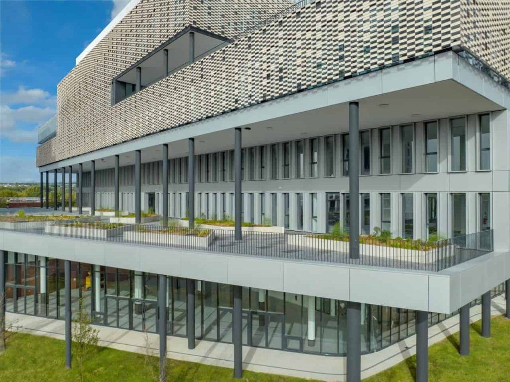 For sale or to let – 20,000 m² of offices, divisible into units from 300 m² upwards, in Labège – Haute-Garonne (31)