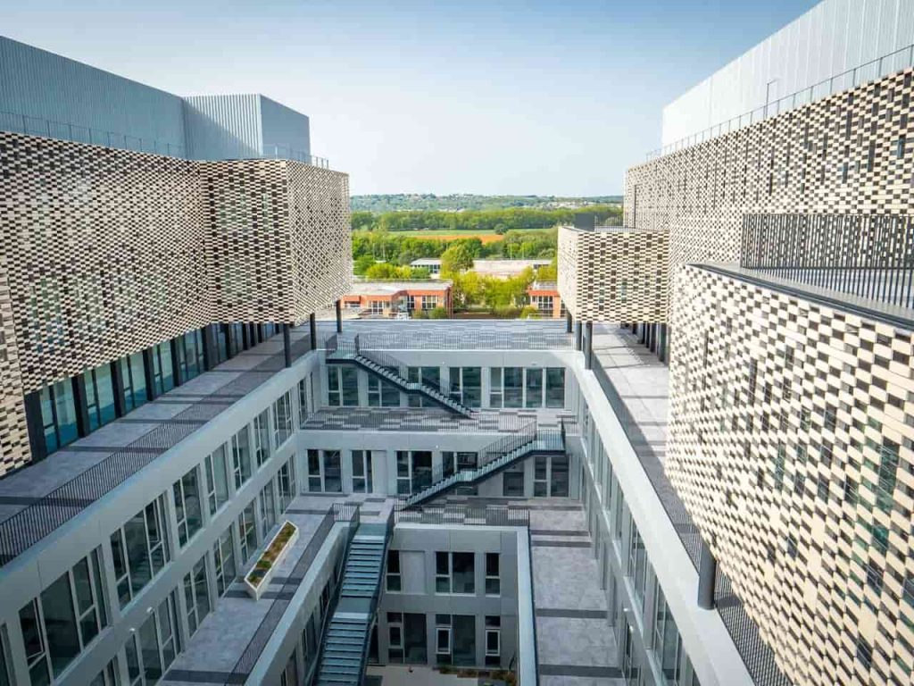 For sale or to let – 20,000 m² of offices, divisible into units from 300 m² upwards, in Labège – Haute-Garonne (31)