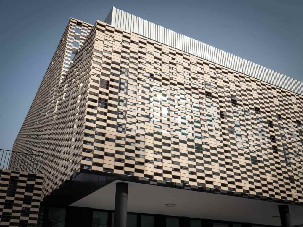 For sale or to let – 20,000 m² of offices, divisible into units from 300 m² upwards, in Labège – Haute-Garonne (31)