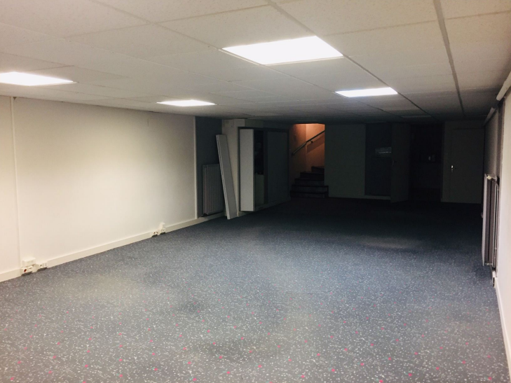 For sale or to let – offices and non-subdivisible business premises of 440 m² in Saint-Leu-la-Forêt (95)