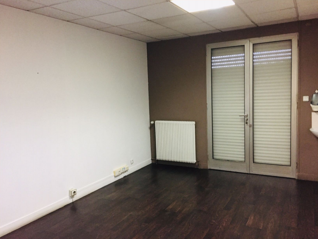 For sale or to let – offices and non-subdivisible business premises of 440 m² in Saint-Leu-la-Forêt (95)