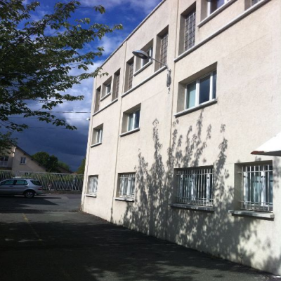 For sale or to let – non-subdivisible business premises of 978 m² in Taverny