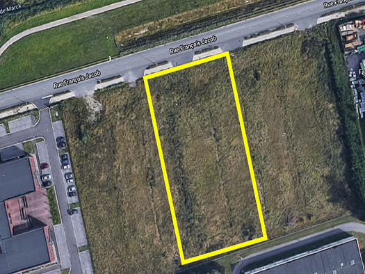 For sale – 2,300 m² plot of land in Calais
