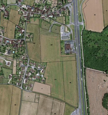 For sale – Subdivisible plot of 80,000 m² in Courcôme