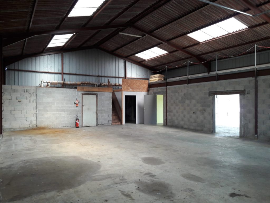 Purchase of 246 m² of business premises near Auxerre