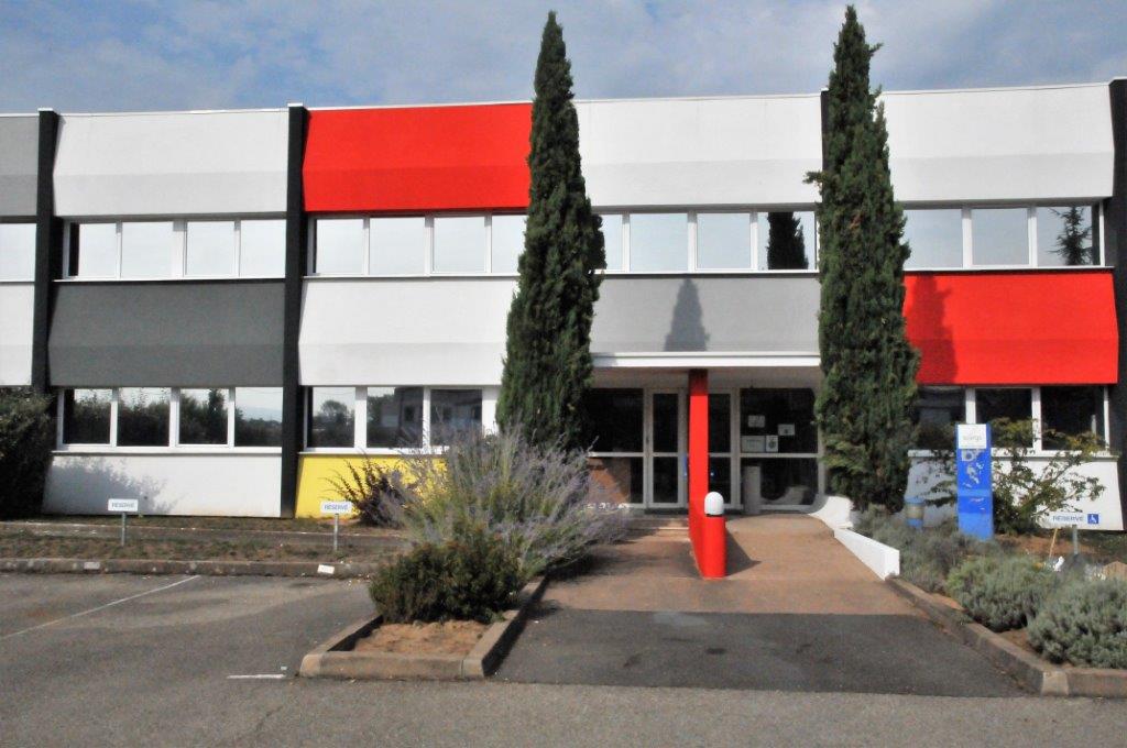 Divisible offices with a floor area of 500 m² near Lyon