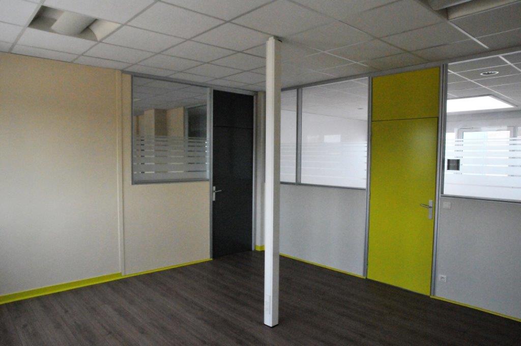 Divisible offices with a floor area of 500 m² near Lyon