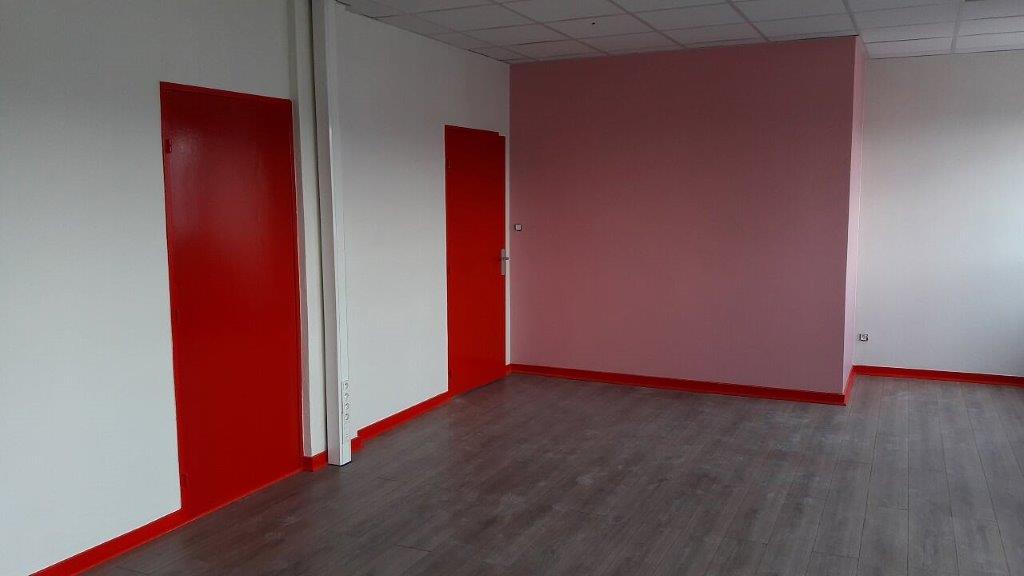 Divisible offices with a floor area of 500 m² near Lyon