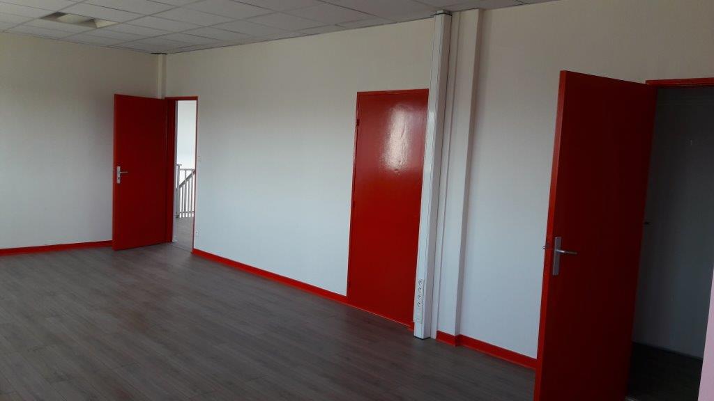 Divisible offices with a floor area of 500 m² near Lyon