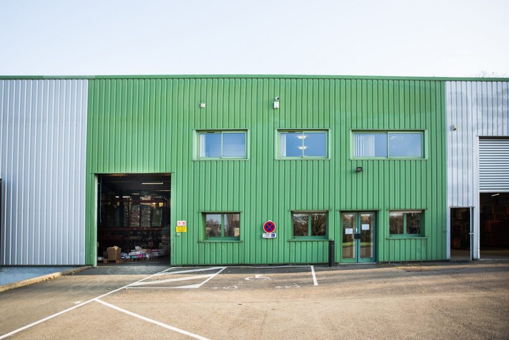 3,000 m² warehouse for rent near Bourges