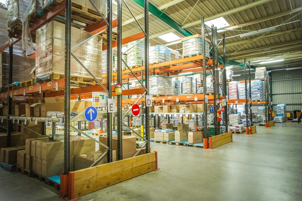 3,000 m² warehouse for rent near Bourges