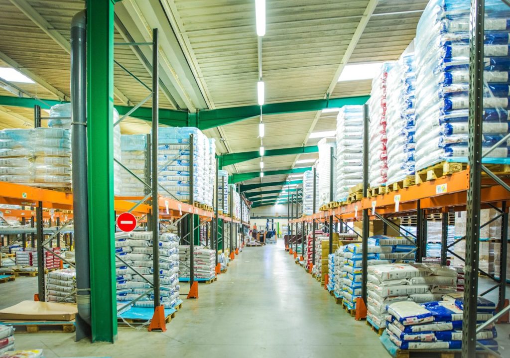 3,000 m² warehouse for rent near Bourges