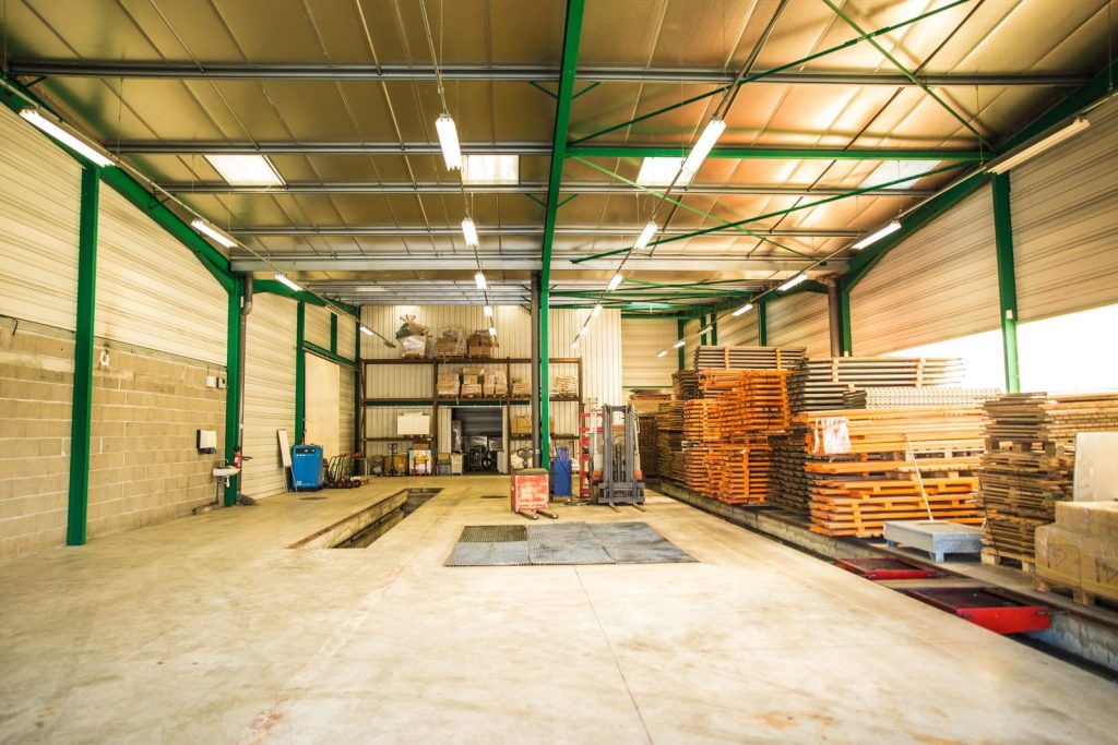 3,000 m² warehouse for rent near Bourges